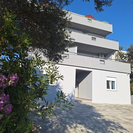Apartments Miki 2 Novalja Eksteriør bilde