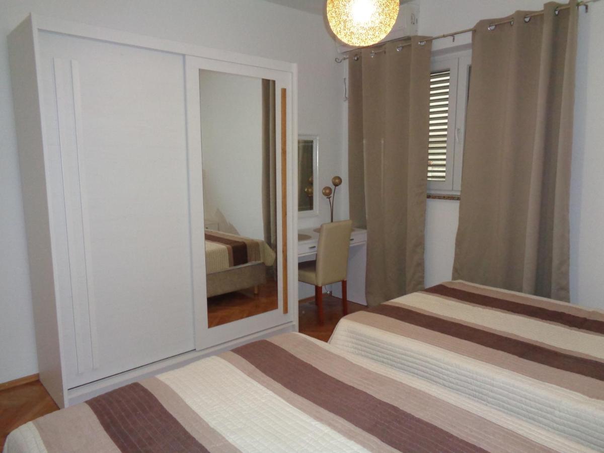 Apartments Miki 2 Novalja Eksteriør bilde