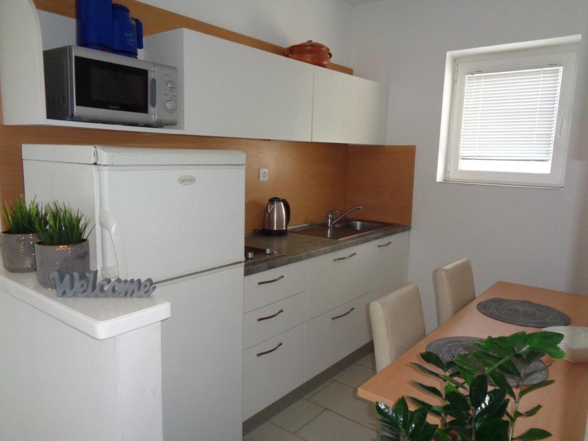 Apartments Miki 2 Novalja Eksteriør bilde
